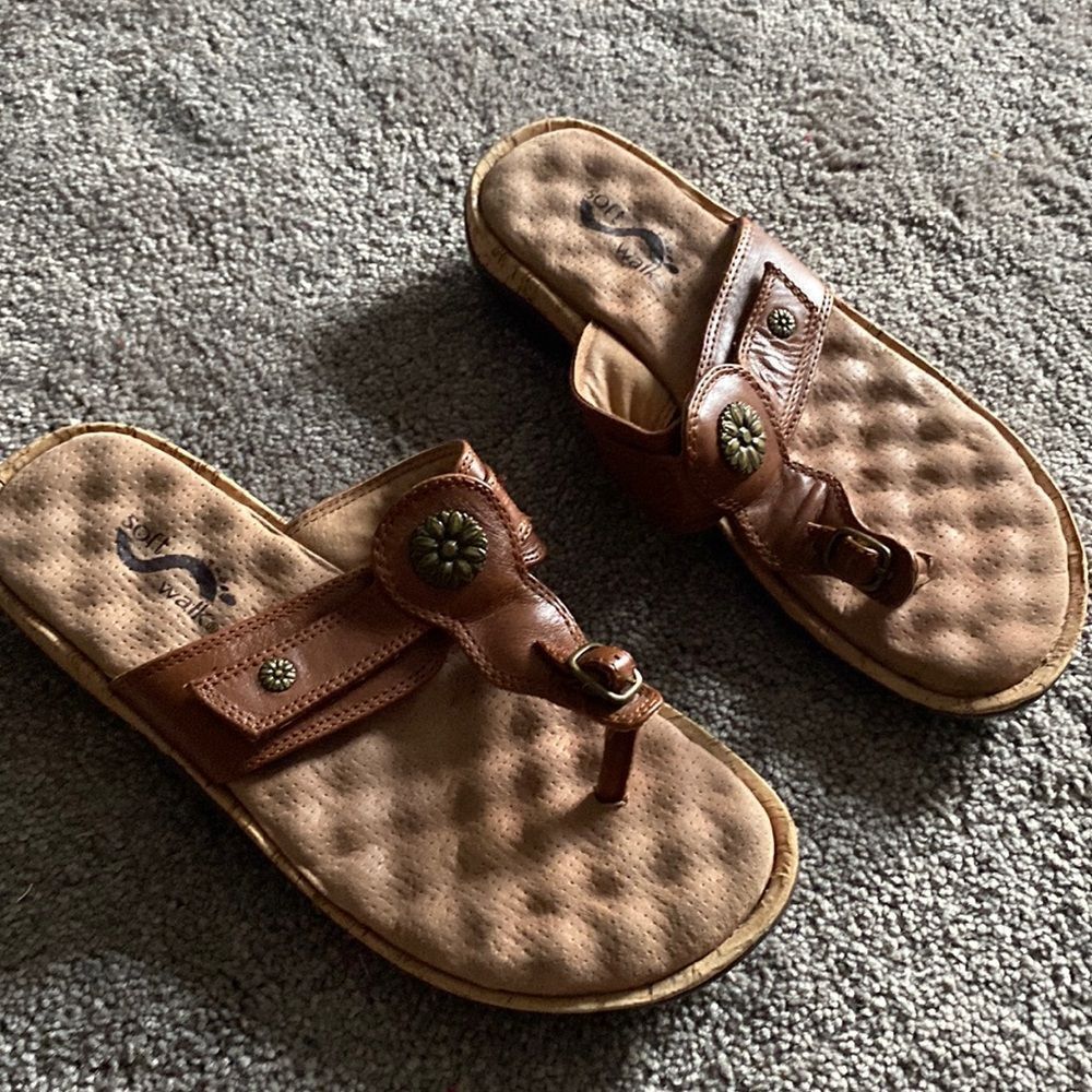 SoftWalk Leather Sandals SIZE 7.5 Brown Comfort Thong Slide Cushioned Footbed